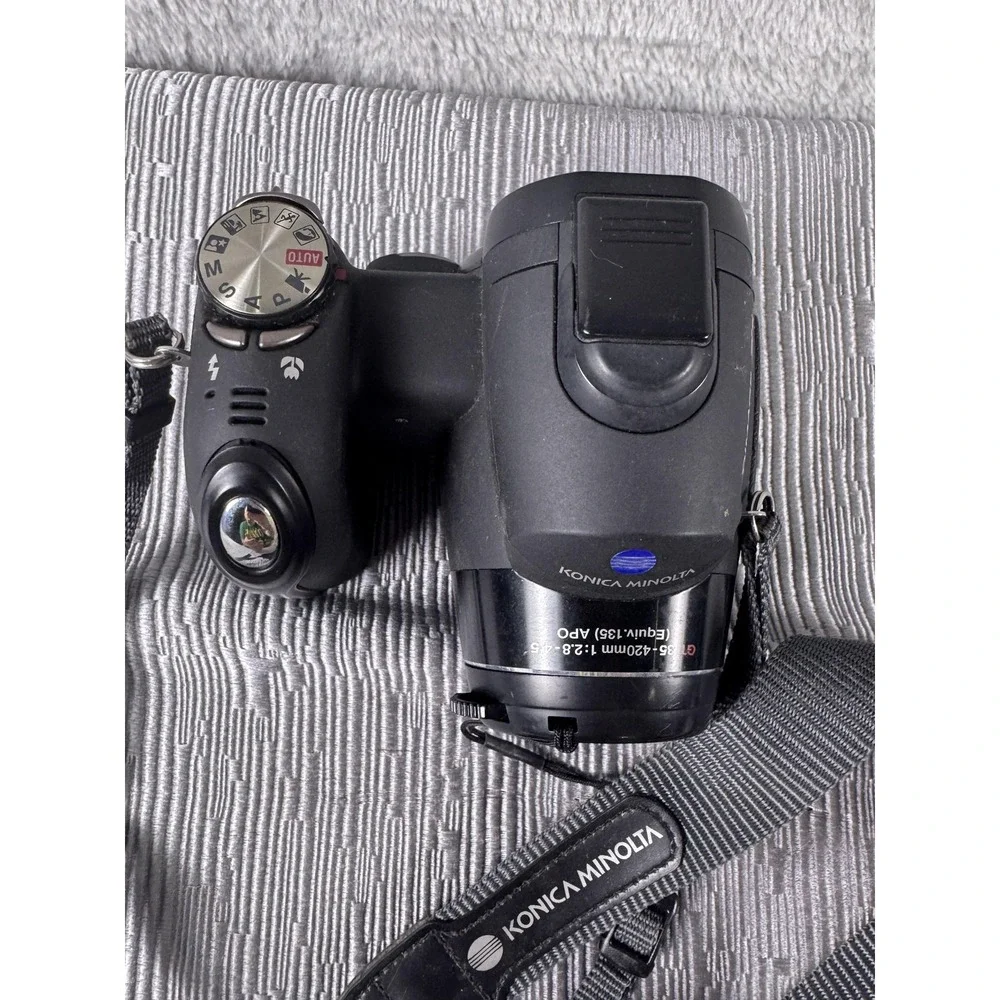 Vintage Konica Minolta Dimage Z5 5.0MP 12x Zoom Digital Bridge Camera Black